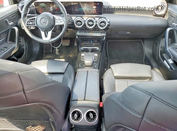 WDD3G4EB8KW013658 2019 MERCEDES-BENZ A Красный Вид панели приборов