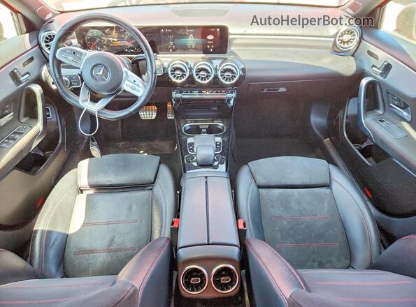 WDD3G4EB8KW018410 2019 MERCEDES-BENZ A Red Vista del salpicadero