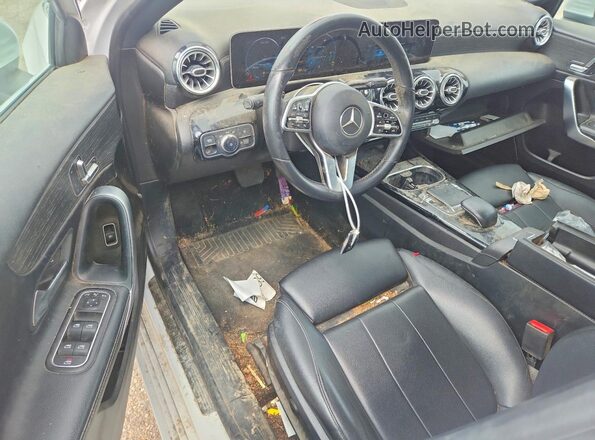 WDD3G4EBXKW020708 2019 MERCEDES-BENZ A White Widok deski rozdzielczej