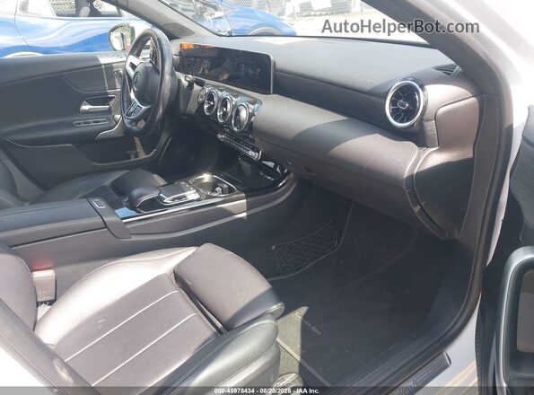 WDD3G4FB2KW020975 2019 MERCEDES-BENZ A 220 White წინა სალონის ხედი