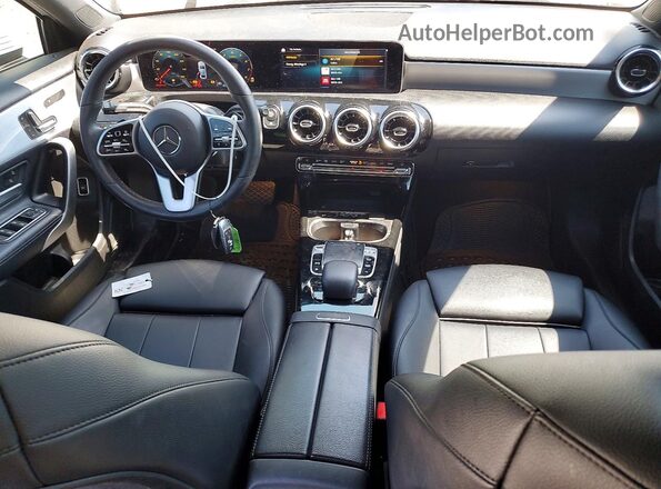 WDD3G4FB8KW030815 2019 MERCEDES-BENZ A Белый Вид панели приборов