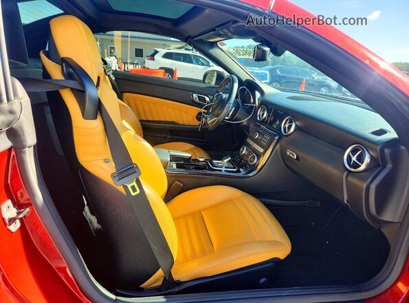 WDDPK3JA3HF141550 2017 MERCEDES-BENZ SLC Red უკანა სავარძლების ხედი