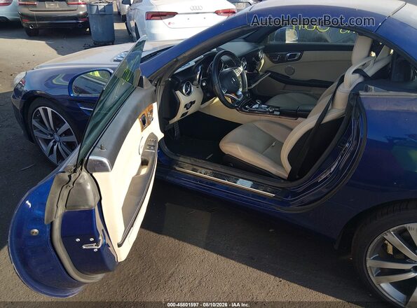 WDDPK3JA5HF138052 2017 MERCEDES-BENZ SLC 300 Blue Вид салону спереду