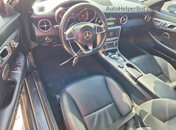 WDDPK3JA6HF128405 2017 MERCEDES-BENZ SLC Серый Вид панели приборов