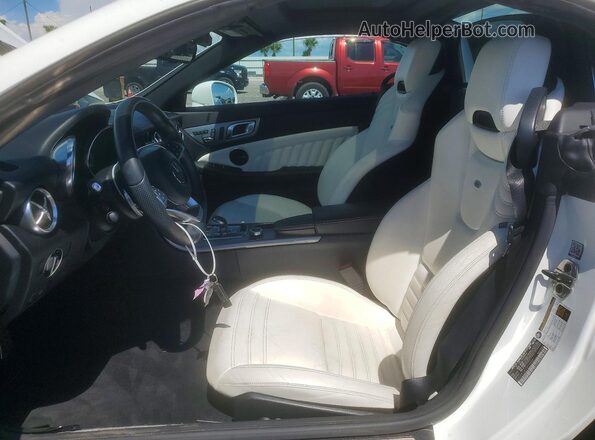 WDDPK3JA7JF148541 2018 MERCEDES-BENZ SLC White წინა სალონის ხედი
