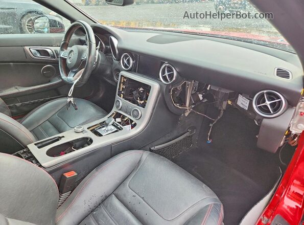 WDDPK3JAXHF137866 2017 MERCEDES-BENZ SLC Red Vista del salpicadero