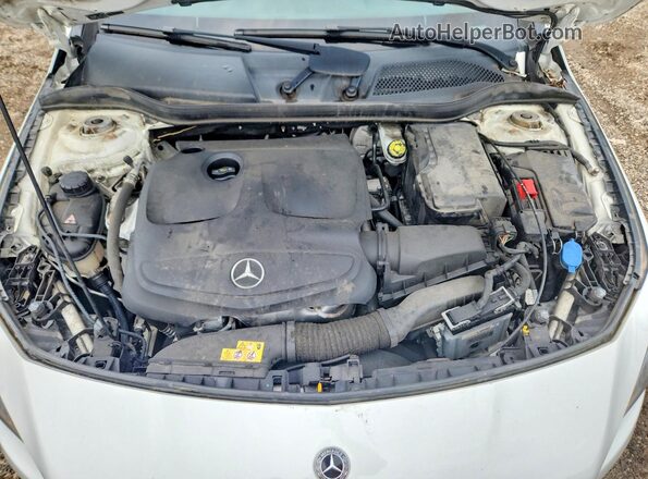 WDDSJ4EB0KN740246 2019 MERCEDES-BENZ CLA-CLASS White Vista interior trasera