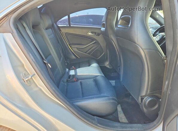 WDDSJ4EB1GN327162 2016 MERCEDES-BENZ CLA-CLASS Silver Widok tylnych siedzeń