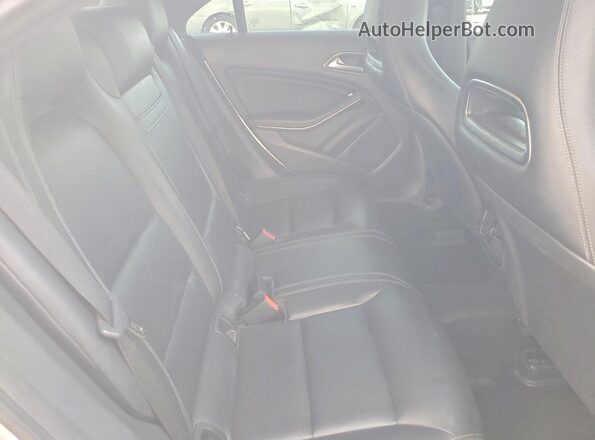 WDDSJ4EB1GN379407 2016 MERCEDES-BENZ CLA-CLASS Silver Widok tylnych siedzeń