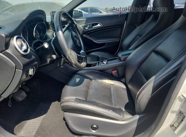 WDDSJ4EB1JN544699 2018 MERCEDES-BENZ CLA-CLASS Серебряный Вид салона спереди