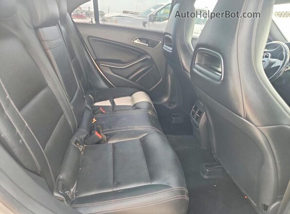 WDDSJ4EB1JN544699 2018 MERCEDES-BENZ CLA-CLASS Серебряный Вид задних сидений