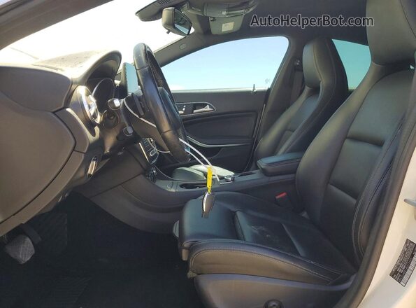 WDDSJ4EB1JN577685 2018 MERCEDES-BENZ CLA-CLASS White Front interior view