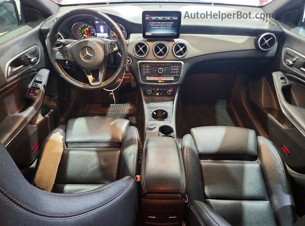 WDDSJ4EB1JN587066 2018 MERCEDES-BENZ CLA-CLASS Red Առջևի վահանակի տեսք