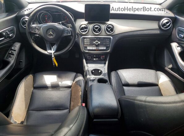 WDDSJ4EB2JN590526 2018 MERCEDES-BENZ CLA-CLASS White Vista del salpicadero