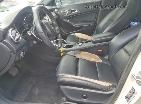 WDDSJ4EB2JN590526 2018 MERCEDES-BENZ CLA-CLASS White Vista interior delantera