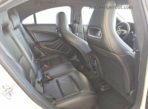 WDDSJ4EB2JN590526 2018 MERCEDES-BENZ CLA-CLASS White Vista de los asientos traseros
