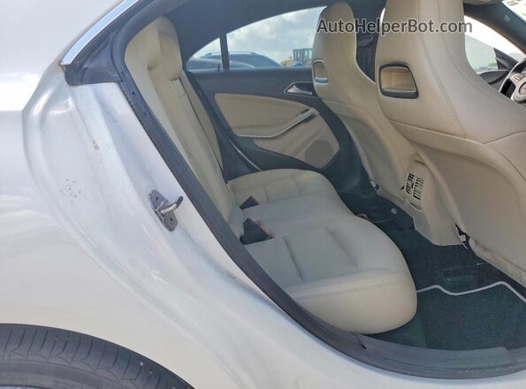 WDDSJ4EB2KN729877 2019 MERCEDES-BENZ CLA-CLASS Белый Вид задней части салона