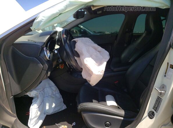 WDDSJ4EB3GN323999 2016 MERCEDES-BENZ CLA-CLASS Белый Вид салона спереди
