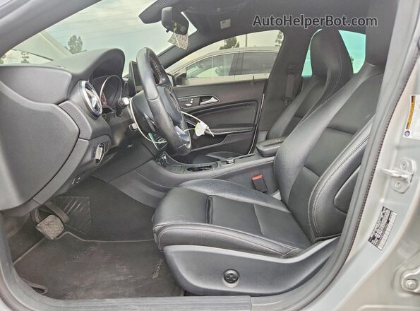 WDDSJ4EB3JN515964 2018 MERCEDES-BENZ CLA-CLASS Silver Вид салону спереду