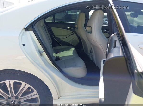 WDDSJ4EB3JN550763 2018 MERCEDES-BENZ CLA 250 White Widok naklejki z numerem VIN