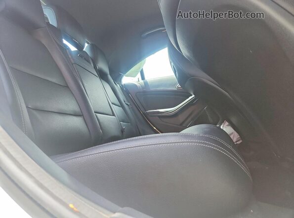 WDDSJ4EB4JN575266 2018 MERCEDES-BENZ CLA-CLASS Белый Вид задних сидений