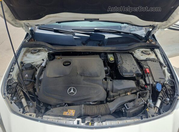 WDDSJ4EB4JN575266 2018 MERCEDES-BENZ CLA-CLASS Белый Вид задней части салона