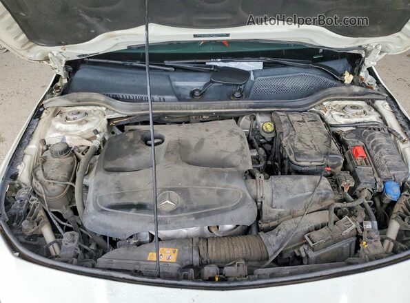 WDDSJ4EB5HN444955 2017 MERCEDES-BENZ CLA-CLASS White Widok wnętrza z tyłu