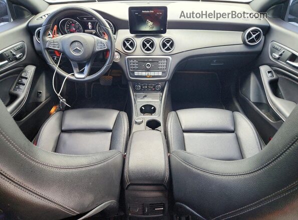 WDDSJ4EB6JN600507 2018 MERCEDES-BENZ CLA-CLASS Black Vista del salpicadero