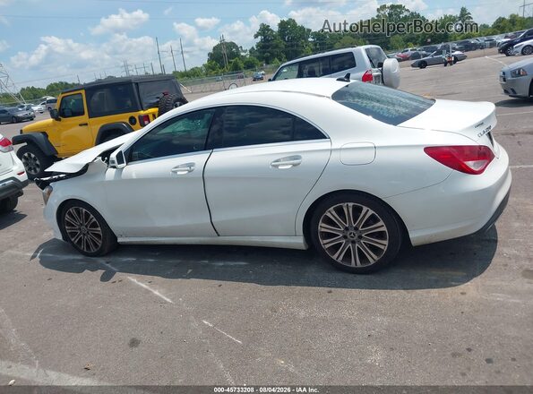 WDDSJ4EB6JN659055 2018 MERCEDES-BENZ CLA 250 White Vista interior de 360 grados