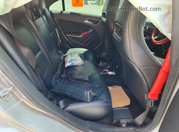WDDSJ4EB8GN374382 2016 MERCEDES-BENZ CLA-CLASS Silver Հետևի նստատեղերի տեսք