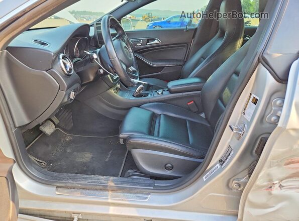 WDDSJ4EB8KN705681 2019 MERCEDES-BENZ CLA-CLASS Silver Widok wnętrza z przodu