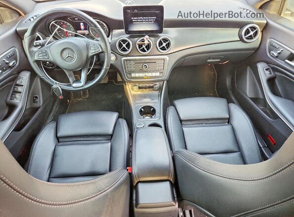 WDDSJ4EB8KN705681 2019 MERCEDES-BENZ CLA-CLASS Silver Widok deski rozdzielczej