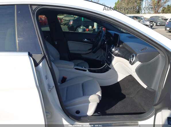 WDDSJ4EB9JN513975 2018 MERCEDES-BENZ CLA 250 White Вид салону спереду