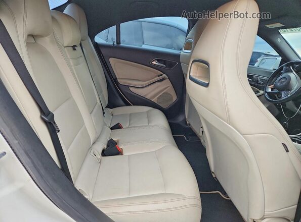WDDSJ4GB1KN740530 2019 MERCEDES-BENZ CLA-CLASS White Widok tylnych siedzeń