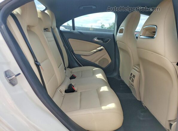 WDDSJ4GB2JN691806 2018 MERCEDES-BENZ CLA-CLASS White Widok tylnych siedzeń