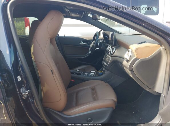 WDDTG5CBXJJ468810 2018 MERCEDES-BENZ AMG GLA 45 Синий Вид салона спереди
