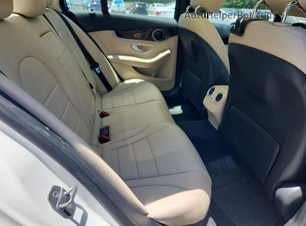 WDDWF4JB3JR330833 2018 MERCEDES-BENZ C White Vista de los asientos traseros