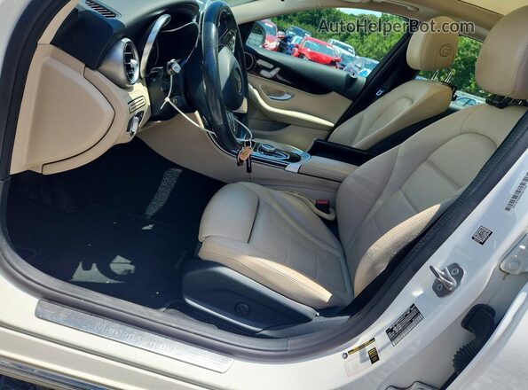 WDDWF4JB3JR330833 2018 MERCEDES-BENZ C White Vista interior delantera