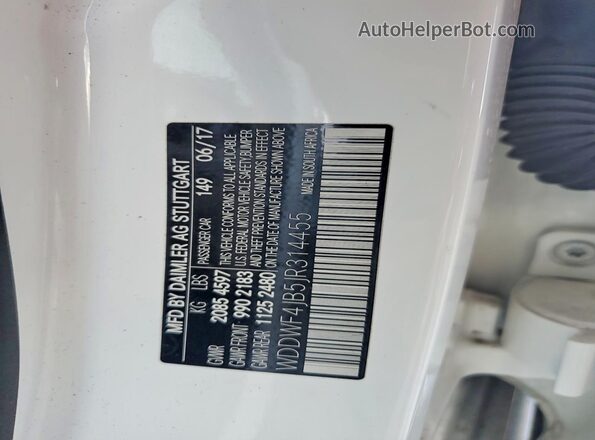 WDDWF4JB5JR314455 2018 MERCEDES-BENZ C White Vista del compartimento del motor