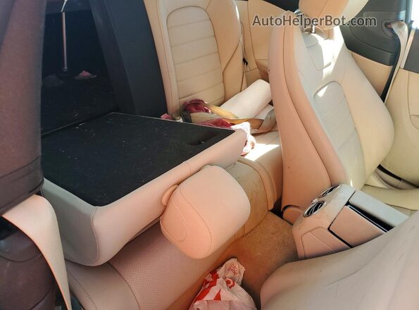 WDDWJ4JB9HF460156 2017 MERCEDES-BENZ C Red Widok tylnych siedzeń