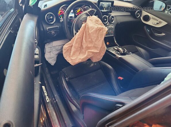 WDDWJ6EBXJF629547 2018 MERCEDES-BENZ C Black Vista del salpicadero
