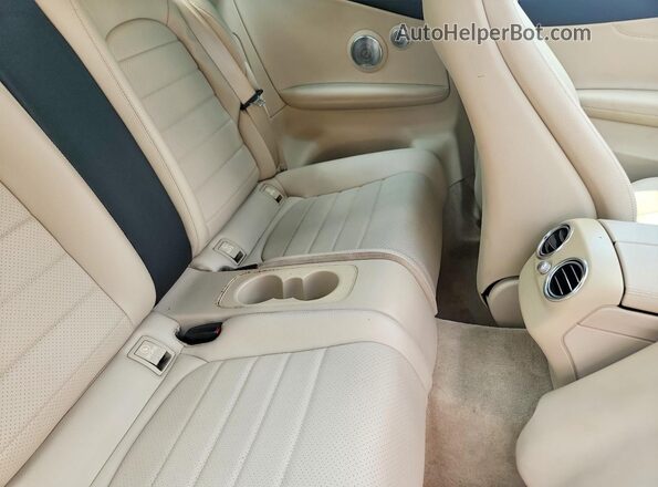 WDDWJ8DB3KF825229 2019 MERCEDES-BENZ C White Vista de los asientos traseros