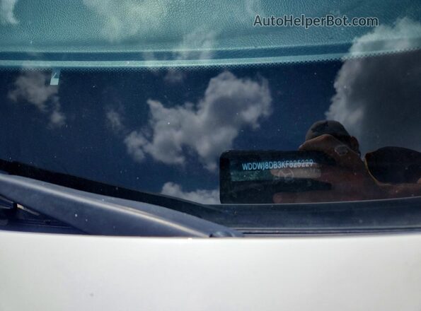 WDDWJ8DB3KF825229 2019 MERCEDES-BENZ C White Vista del compartimento del motor