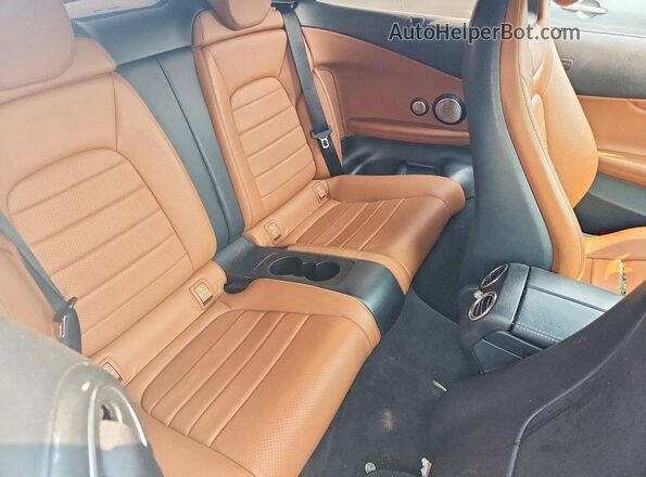 WDDWK8DB9KF831212 2019 MERCEDES-BENZ C White Widok tylnych siedzeń