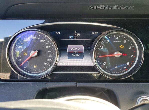 WDDZF4JB0JA458037 2018 MERCEDES-BENZ E Silver Widok zestawu wskaźników