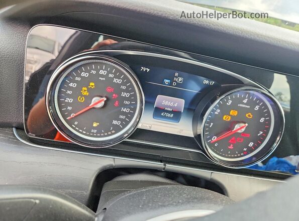 WDDZF4JB1JA339302 2018 MERCEDES-BENZ E Черный Вид щитка приборов