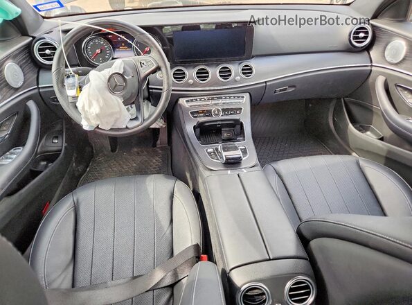 WDDZF4JB1JA339302 2018 MERCEDES-BENZ E Черный Вид панели приборов