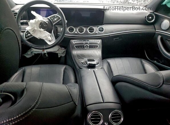 WDDZF4JB7KA521037 2019 MERCEDES-BENZ E Двухцветный Вид панели приборов