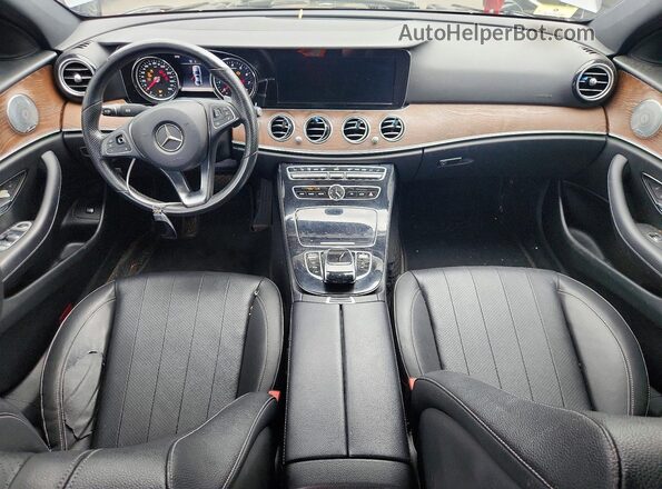 WDDZF4KB0HA241905 2017 MERCEDES-BENZ E Gray Vista del salpicadero