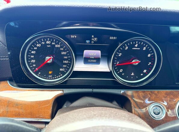 WDDZF4KB2JA357757 2018 MERCEDES-BENZ E-CLASS White ხელსაწყოთა პანელის ხედი